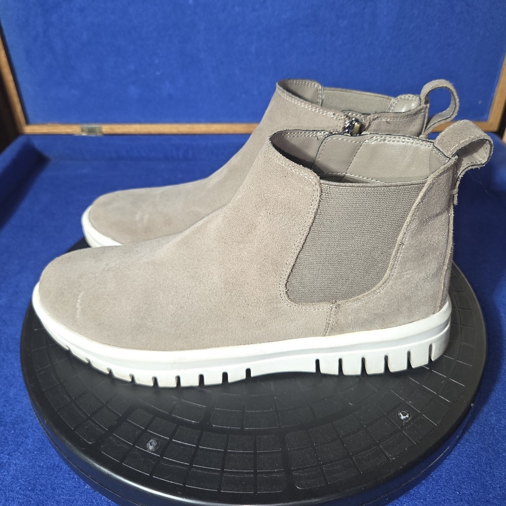 Blondo Flora Chelsea Taupe Leather Waterproof Ankle Boots, Sz. 6M-US